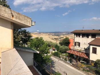 Semi-detached country house of 300 sqm, garden with olive grove. Img52