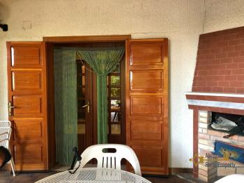 Semi-detached country house of 300 sqm, garden with olive grove. Img15
