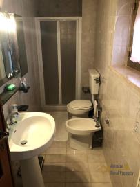 Semi-detached country house of 300 sqm, garden with olive grove. Img35