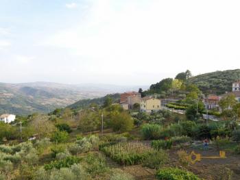 Detached building with two apartments, garden and basement. Img21