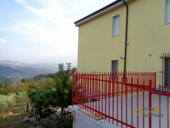 Detached building with two apartments, garden and basement. Img38