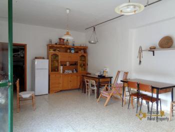 Detached building with two apartments, garden and basement. Img32