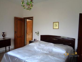 Detached building with two apartments, garden and basement. Img19