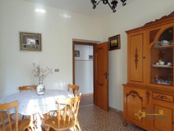 Detached building with two apartments, garden and basement. Img4