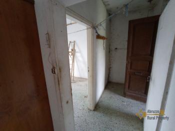 Ruin with land in the outskirt of Guilmi with mountain view for sale. Img8