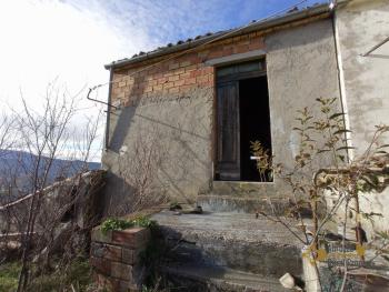 Ruin with land in the outskirt of Guilmi with mountain view for sale. Img18