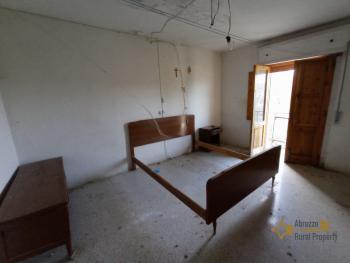 Ruin with land in the outskirt of Guilmi with mountain view for sale. Img12