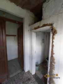 Ruin with land in the outskirt of Guilmi with mountain view for sale. Img5