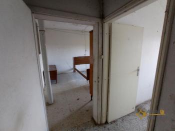 Ruin with land in the outskirt of Guilmi with mountain view for sale. Img9