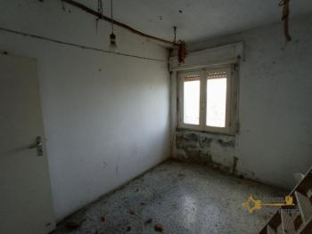 Ruin with land in the outskirt of Guilmi with mountain view for sale. Img10