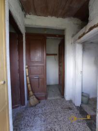 Ruin with land in the outskirt of Guilmi with mountain view for sale. Img4