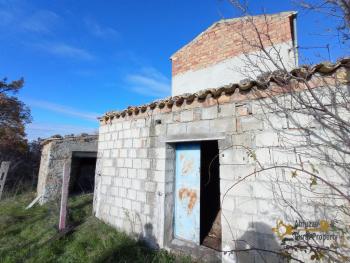 Ruin with land in the outskirt of Guilmi with mountain view for sale. Img32
