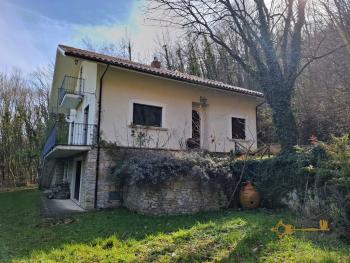Four-bedroom cottage surrounded by 6000 sqm of land and woodland. Carpineto della Nora Img3