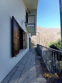 Four-bedroom cottage surrounded by 6000 sqm of land and woodland. Carpineto della Nora Img7