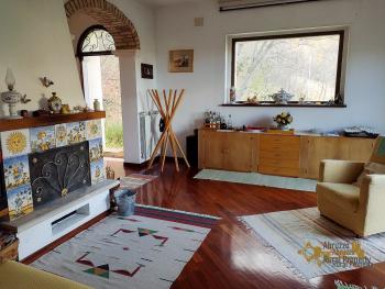 Four-bedroom cottage surrounded by 6000 sqm of land and woodland. Carpineto della Nora Img10