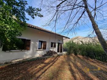 Four-bedroom cottage surrounded by 6000 sqm of land and woodland. Carpineto della Nora Img14