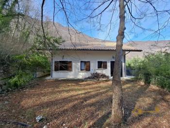 Four-bedroom cottage surrounded by 6000 sqm of land and woodland. Carpineto della Nora Img15