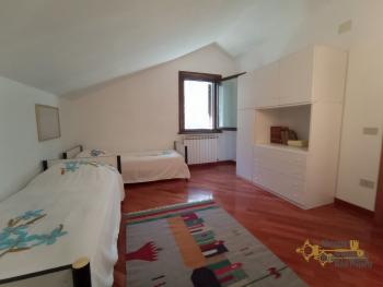 Four-bedroom cottage surrounded by 6000 sqm of land and woodland. Carpineto della Nora Img37