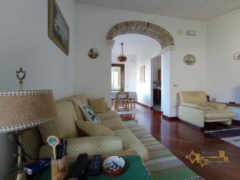 Four-bedroom cottage surrounded by 6000 sqm of land and woodland. Carpineto della Nora Img8