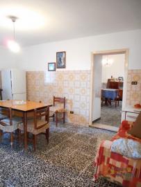 Large country house with 5.000 sqm of land and barn for sale.Abruzzo Img21