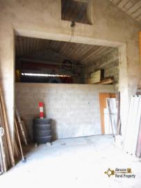 Large country house with 5.000 sqm of land and barn for sale.Abruzzo Img22