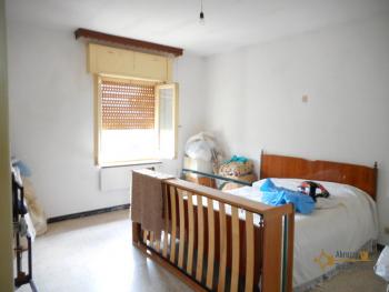 Large country house with 5.000 sqm of land and barn for sale.Abruzzo Img19