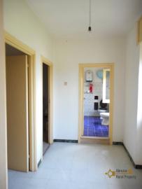 Large country house with 5.000 sqm of land and barn for sale.Abruzzo Img17