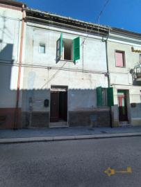 Perfect condition town house with backyard near the coast.Abruzzo