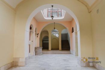 Beautiful 215 sqm apartment part of an historic palazzo. Img2