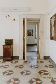 Beautiful 215 sqm apartment part of an historic palazzo. Img14