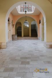 Beautiful 215 sqm apartment part of an historic palazzo. Img10