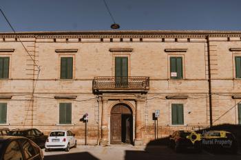 Beautiful 215 sqm apartment part of an historic palazzo. Img41