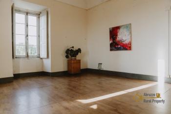 Beautiful 215 sqm apartment part of an historic palazzo. Img44