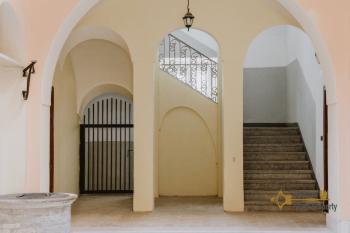 Beautiful 215 sqm apartment part of an historic palazzo. Img8