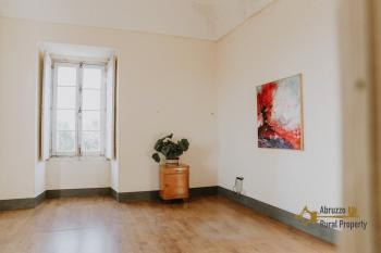 Beautiful 215 sqm apartment part of an historic palazzo. Img3