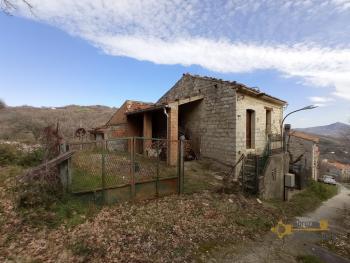 Country stone house in need of renovation with 1 hectare of land. Img27