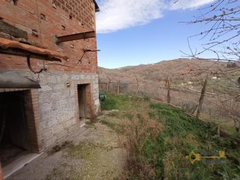 Country stone house in need of renovation with 1 hectare of land. Img18