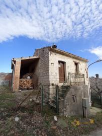 Country stone house in need of renovation with 1 hectare of land.