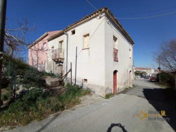 Cheap town house with cellars for sale in Rapino, Abruzzo. Img3