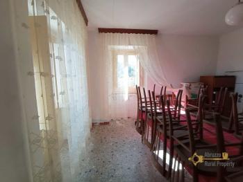 Cheap town house with cellars for sale in Rapino, Abruzzo. Img13