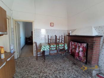 Cheap town house with cellars for sale in Rapino, Abruzzo. Img10