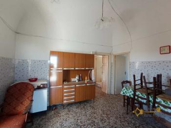 Cheap town house with cellars for sale in Rapino, Abruzzo. Img8
