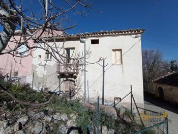 Cheap town house with cellars for sale in Rapino, Abruzzo. Img5