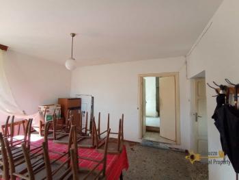Cheap town house with cellars for sale in Rapino, Abruzzo. Img12