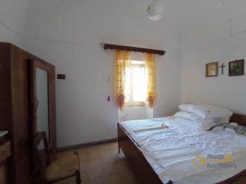 Cheap town house with cellars for sale in Rapino, Abruzzo. Img19