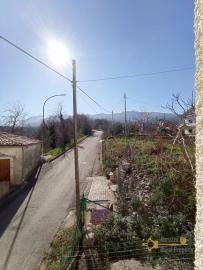 Cheap town house with cellars for sale in Rapino, Abruzzo. Img17