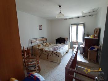 Petite one bedroom town house with garage. Acquaviva Collecroce Img9