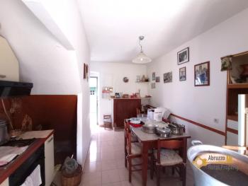 Petite one bedroom town house with garage. Acquaviva Collecroce Img4