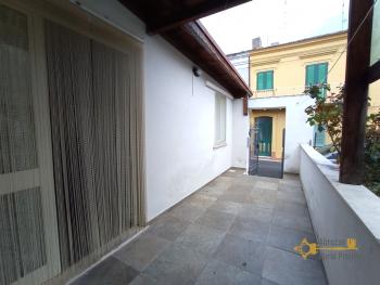 Ready to move in town house with terrace, 7km to the coast. Img5