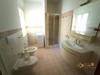 Ready to move in town house with terrace, 7km to the coast. Img13